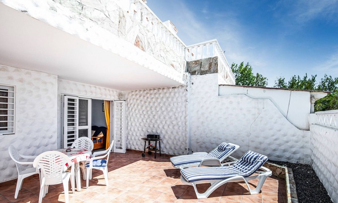 Bahia Calma Apartment | Lovely Apartment Close to the Beach with Terrace, Garden & Wi-Fi