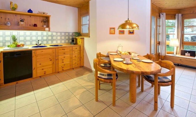 Lenzerheide Apartment | Lovely apartment for 2 people with pool, TV, balcony and pets allowed