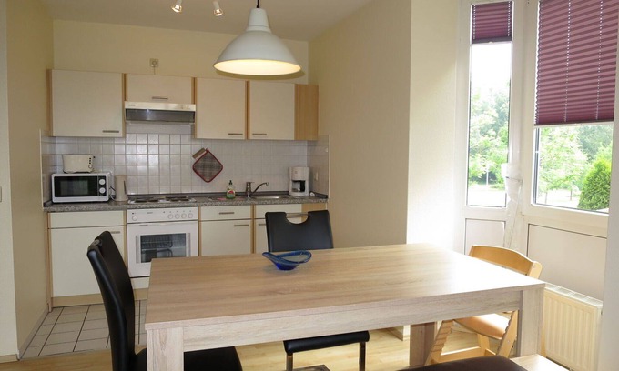 Wremen Apartment | Lovely apartment for 4 guests with WIFI, TV, terrace, pets allowed and parking