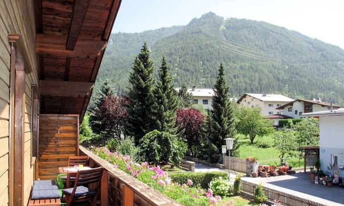 Prutz Apartment | Lovely apartment for 6 guests with WIFI, TV, terrace and pets allowed