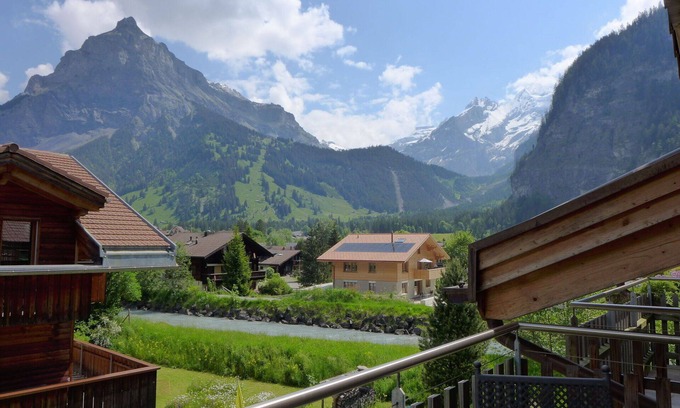 Kandersteg Apartment | Lovely apartment for 3 guests with WIFI, balcony and panoramic view