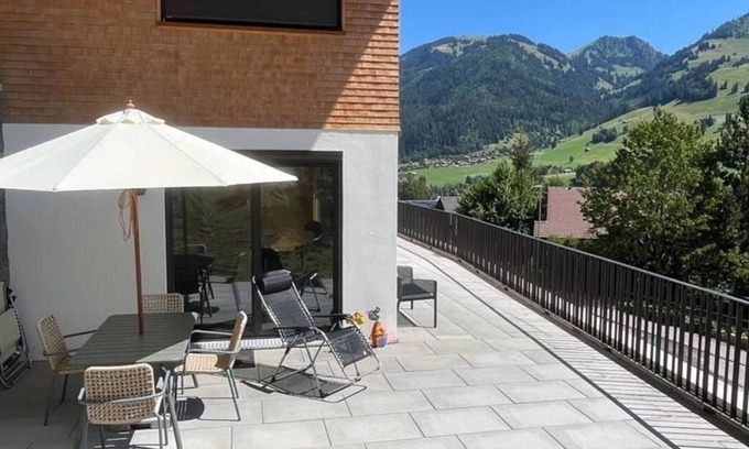 Zweisimmen Apartment | Lovely apartment for 4 guests with WIFI, TV and balcony