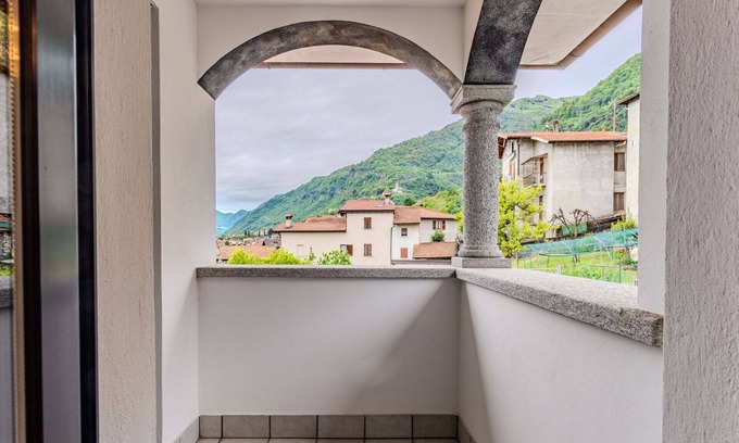 Tremezzina Apartment | Lovely apartment for 2 guests with WIFI, TV and balcony