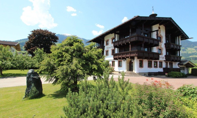 Fuegen Apartment | Lovely apartment for 2 people with WIFI, TV, balcony, pets allowed and panoramic view