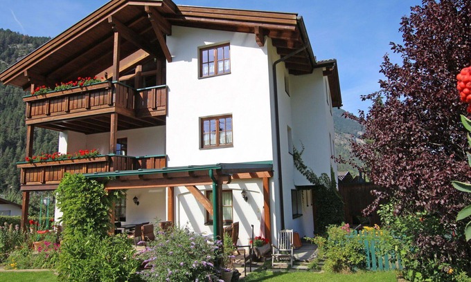 Pfunds Apartment | Lovely apartment for 4 people with WIFI, TV, terrace and parking