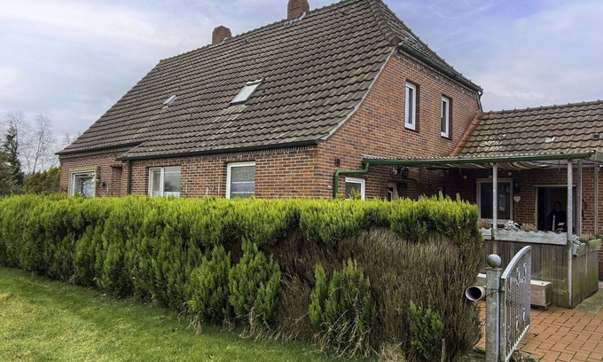 Großheide Apartment | Lovely apartment for 4 people with WIFI, TV, terrace, pets allowed and parking