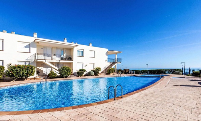 Vinaros Apartment | Lovely apartment for 4 people with WIFI, pool, TV and terrace