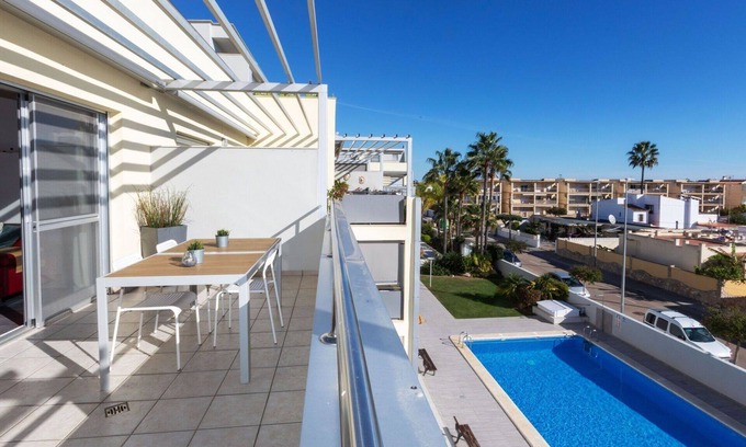 Vinaros Apartment | Lovely apartment for 4 people with WIFI, pool, A/C, terrace and pets allowed