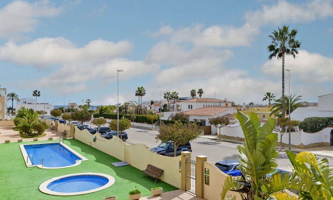 Vinaros Apartment | Lovely apartment for 4 guests with pool, A/C, WIFI, TV, terrace and pets allowed