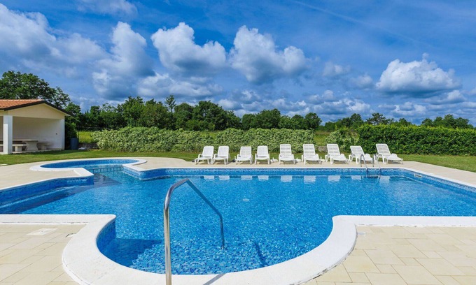 Debeljuhi Apartment | Lovely apartment for 4 guests with A/C, pool, WIFI, TV, terrace and parking