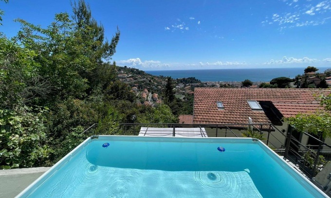 Alassio Apartment | Lovely apartment for 4 guests with WIFI, A/C, private pool, TV, terrace and pets allowed
