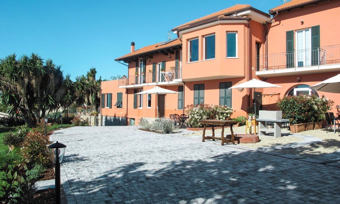 Poggi Apartment | Lovely apartment for 4 guests with WIFI, TV and patio