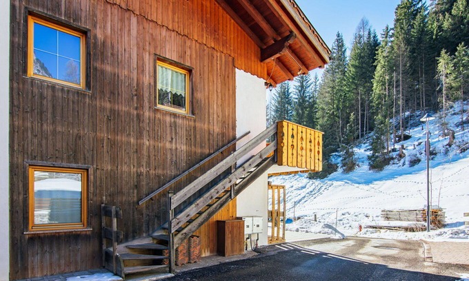 Mazzin Apartment | Lovely apartment for 4 guests with WIFI, TV and balcony