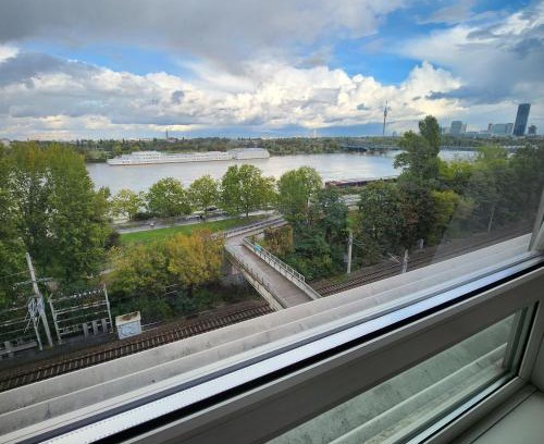 Brigittenau Apartment | Lovely Apartment for 4 on the Danube River - Private Parking
