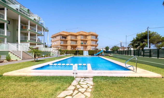 Les Deveses Apartment | Lovely apartment for 4 people with WIFI, A/C, pool, TV and terrace