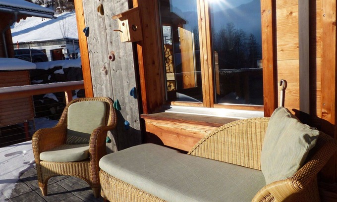 Lenk Apartment | Lovely apartment for 5 guests with WIFI, TV, balcony and pets allowed
