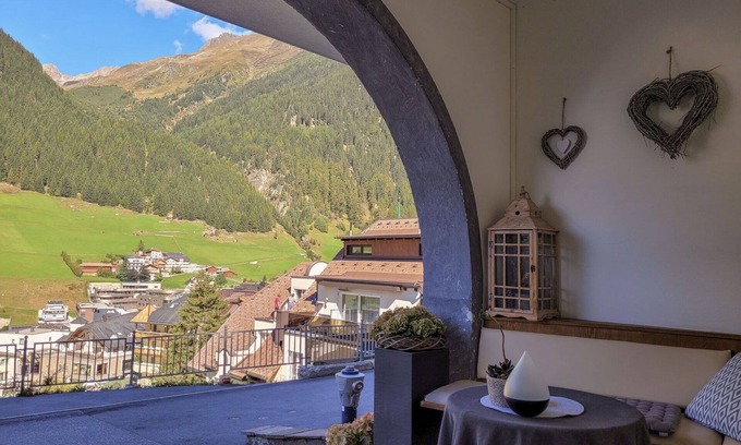 Ischgl Apartment | Lovely apartment for 6 people with WIFI, TV, balcony, pets allowed and parking