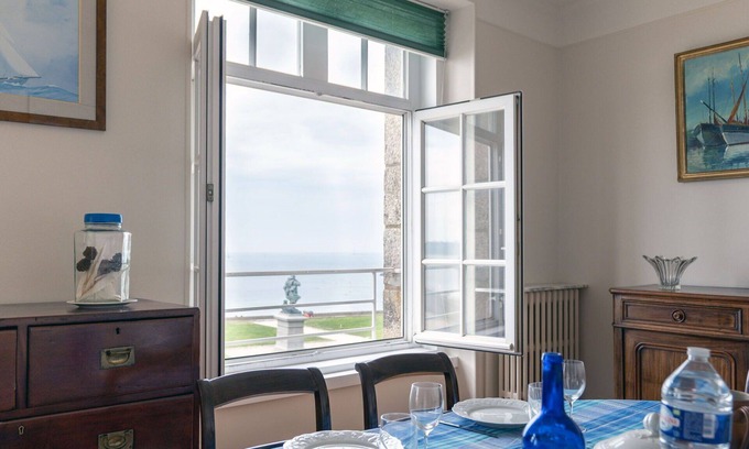 Ille-et-Vilaine Apartment | Lovely apartment for 6 people with TV and parking