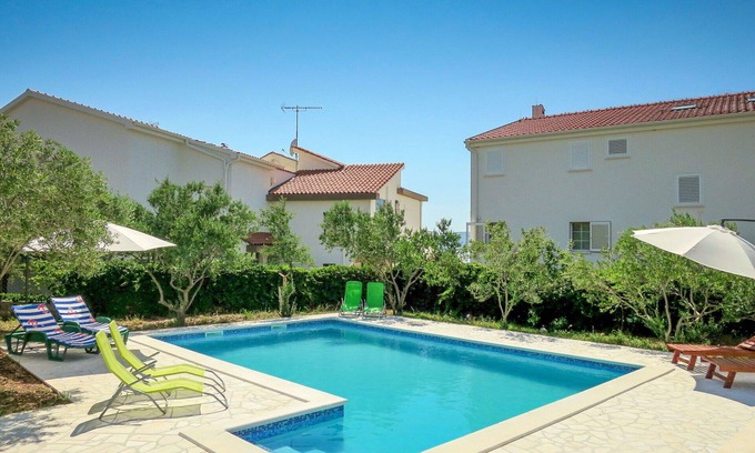 Brodarica Apartment | Lovely apartment for 6 guests with A/C, pool, WIFI, TV, balcony and parking