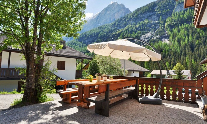 Penia Apartment | Lovely apartment for 6 guests with WIFI, TV and patio