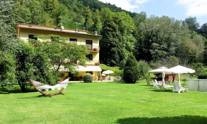 Casoli Apartment | Lovely apartment for 6 guests with hot tub, pool, WIFI, TV, patio and parking