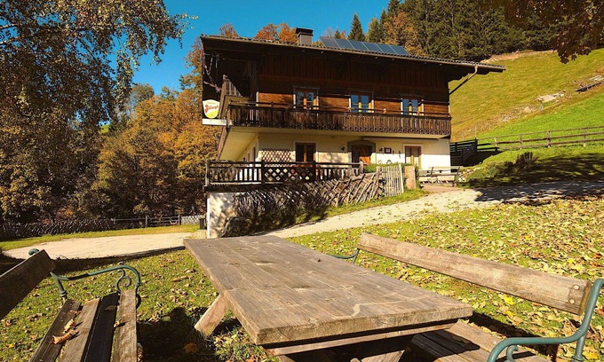 Filzmoos Apartment | Lovely apartment for 3 people with WIFI, terrace, pets allowed, panoramic view and parking