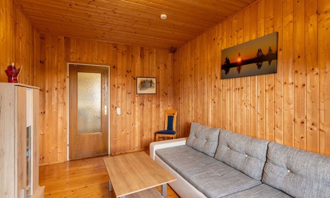 Albeck Apartment | Lovely apartment for 14 people with WIFI, TV, patio and parking