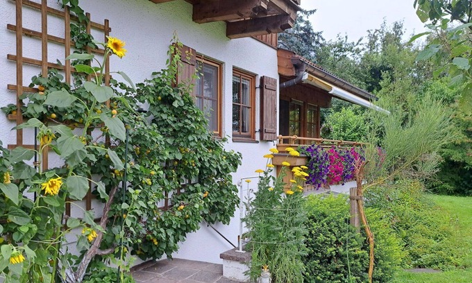 Maishofen Apartment | Lovely apartment for 5 people with WIFI, TV, patio, pets allowed and parking