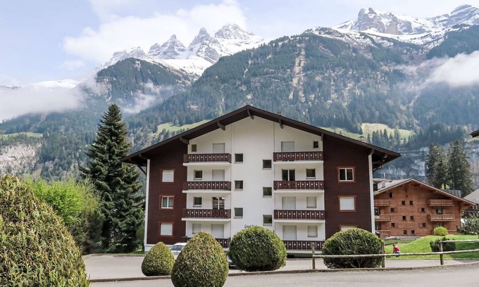 Champery Apartment | Lovely apartment for 4 guests with WIFI, TV, balcony and panoramic view