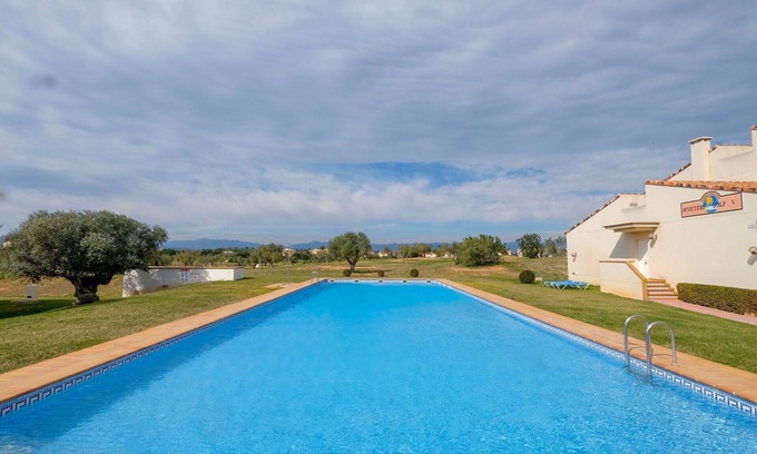 San Jorge Apartment | Lovely apartment for 4 guests with pool, A/C, WIFI, TV, balcony and parking