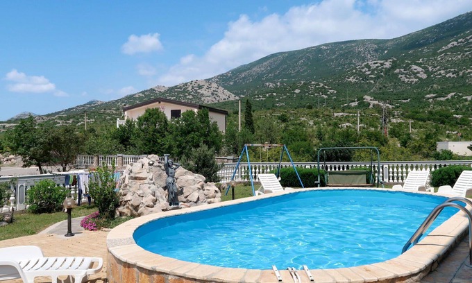 Cesarica Apartment | Lovely apartment for 8 people with A/C, WIFI, pool, TV, terrace and parking