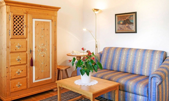 Postal Apartment | Lovely apartment for 3 guests with WIFI, hot tub, pool, A/C, TV, balcony and pets allowed
