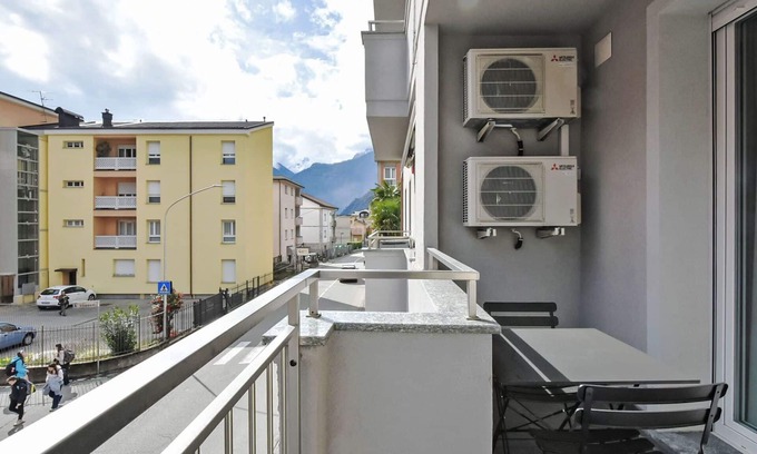 Chiavenna Apartment | Lovely apartment for 4 people with WIFI, A/C, TV, terrace and parking