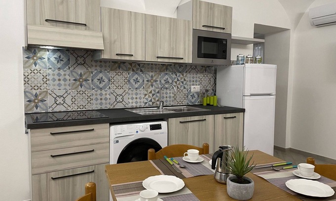 Spotorno Apartment | Lovely apartment for 8 guests with WIFI, A/C, TV and parking