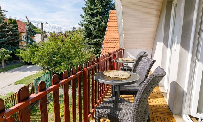 Balatonszemes Apartment | Lovely apartment for 6 people with A/C, WIFI, TV, balcony and parking