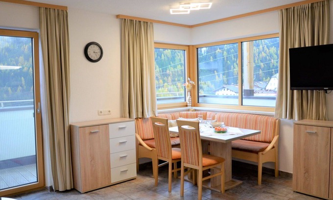 Sankt Anton am Arlberg Villa | Lovely apartment in villa for 3 guests with WIFI, TV, balcony, pets allowed and panoramic view