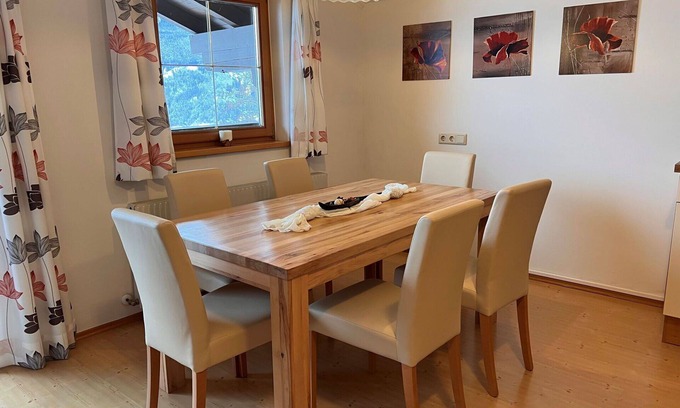 Piesendorf Villa | Lovely apartment in villa for 5 guests with WIFI, TV and terrace