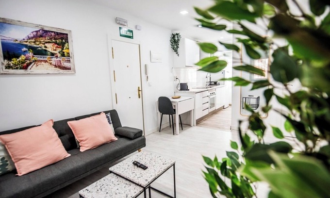 Timon Apartment | Lovely apartment in Barajas by beBalmy