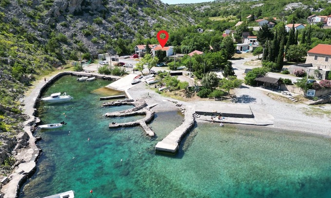 Cesarica Apartment | Lovely apartment in Cesarica with WiFi