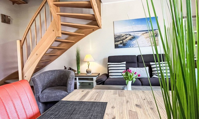 Trassenheide House | Lovely apartment in villa for 8 guests with WIFI, TV, terrace and pets allowed