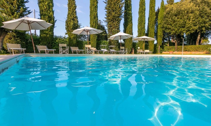 Poggibonsi Villa | Lovely apartment in villa for 5 people with pool, WIFI, TV, patio and pets allowed
