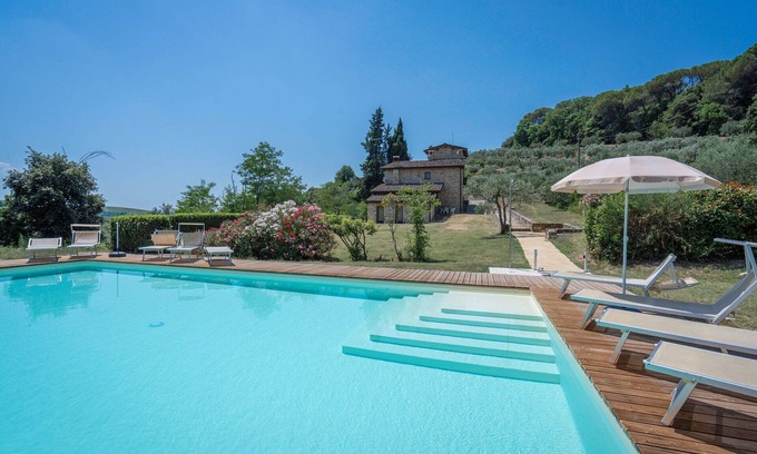 Poggibonsi Villa | Lovely apartment in villa with WIFI, pool, A/C, TV and pets allowed, close to San Gimignano