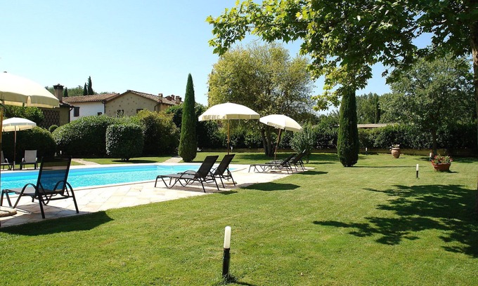 Poggiarello Villa | Lovely apartment in villa with pool, WIFI, TV, terrace and pets allowed, close to San Gimignano