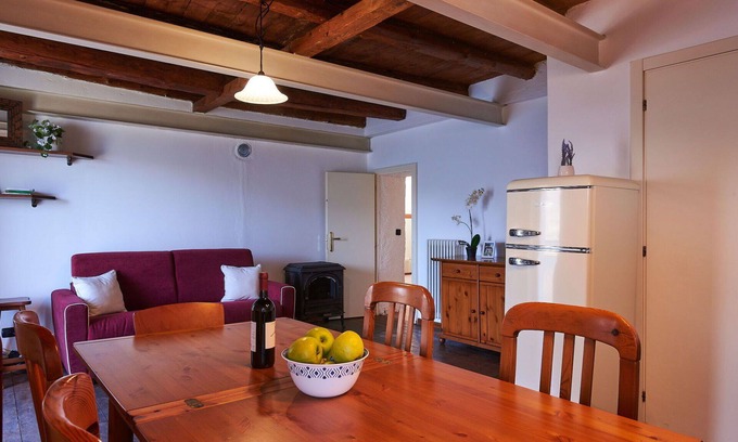 Bellano House | Lovely apartment in villa for 6 guests with WIFI, TV, patio, pets allowed and parking