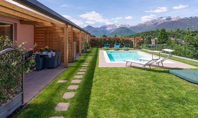 Colico Piano House | Lovely apartment in villa for 6 guests with WIFI, pool, TV, terrace and parking