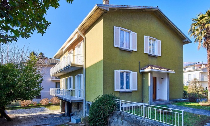 Dervio House | Lovely apartment in villa for 16 people with WIFI, TV, balcony, pets allowed and parking