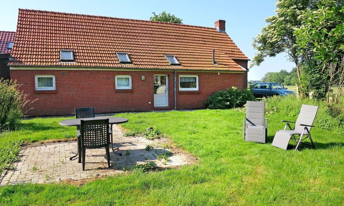 Bunde House | Lovely apartment in villa for 7 guests with WIFI, TV, terrace, pets allowed and parking