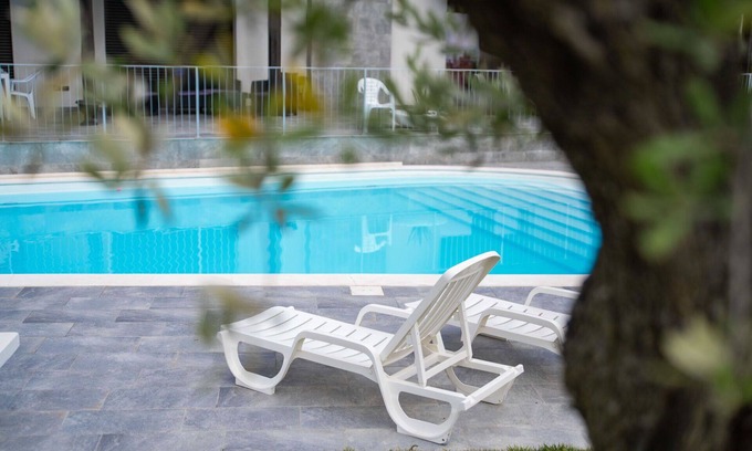 Silvi Villa | Lovely apartment in villa for 4 guests with WIFI, A/C, pool, TV, patio, pets allowed and parking