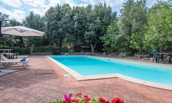 Monteriggioni Apartment | Lovely apartment for 4 people with pool, WIFI, TV, veranda and parking, close to Siena