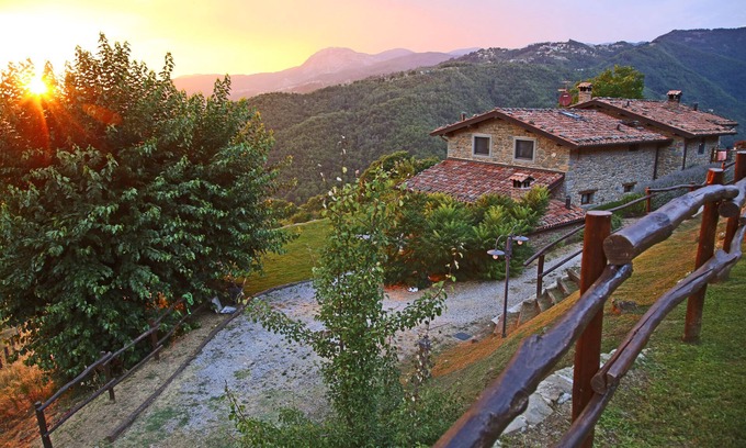 Pieve Fosciana Apartment | Lovely apartment in Tuscany traditional, sunny and panoramic country side villa.